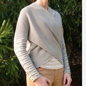 Musterbrand Star Wars Rey of Jakku Knit Wrap Sweater Size Large